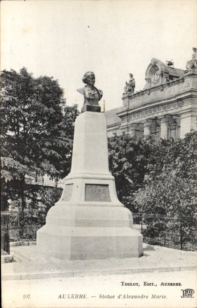 AUXERRE — Estátua de Alexandre Marie — Toulot, Edit., Auxerre - Frente