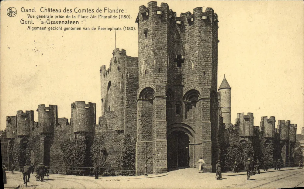 Gand. Schloss der Grafen von Flandern — Allgemeiner Blick von der Place Ste Pharaïde (1180) — N. LILS - Vorderseite