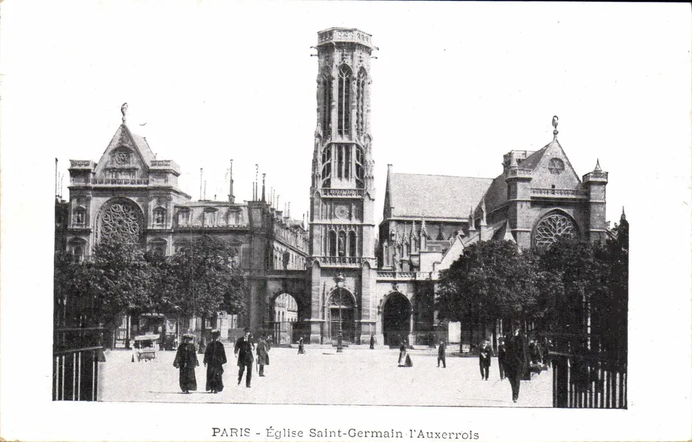 Paris - Igreja Saint-Germain-l'Auxerrois — vista do edifício com seu campanário e rosáceas, editor não identificado - Frente
