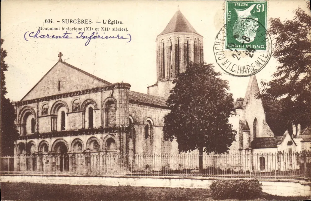 Surgères — La Iglesia. Monumento histórico (siglos XI y XII). - Anverso