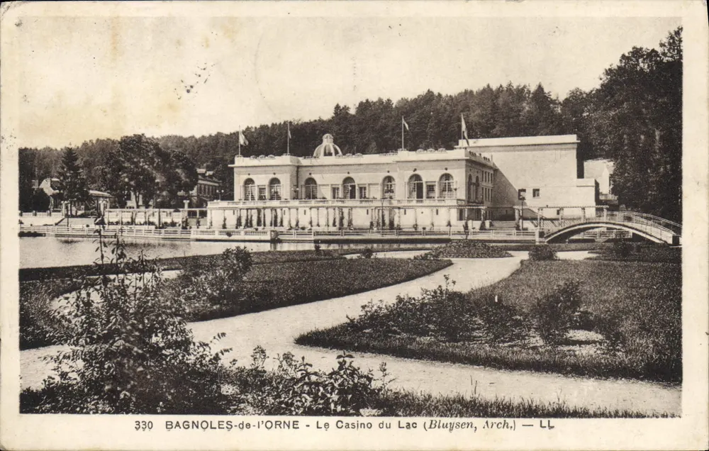 Bagnolès-de-l'Orne — Ansicht des See-Casinos — (Bluysen, Arch.) — LL - Vorderseite