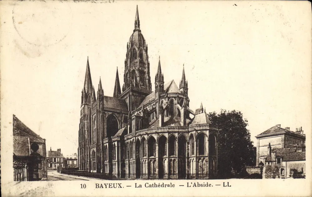 Bayeux — A Catedral — A Abside — LL - Frente
