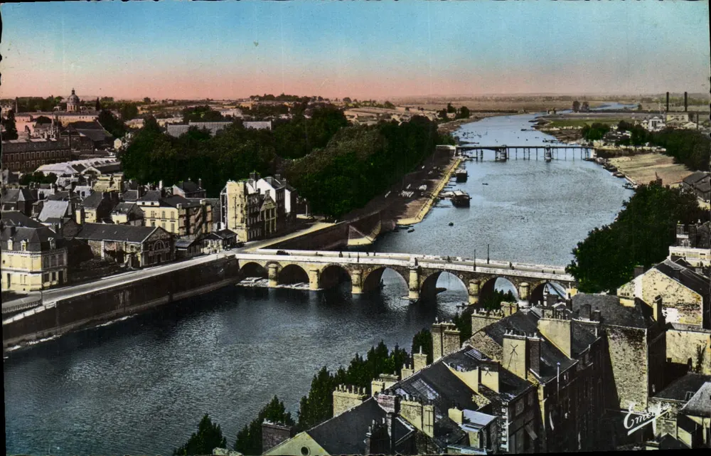 Angers — Allgemeiner Blick auf die Brücke in der Mitte über die Mayor — Edit M. & L. Angers - Vorderseite