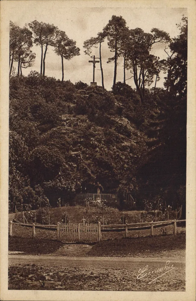 Nuillé-sur-Vicoin — A Gruta — M. Chrétion e Filhos, Angers - Frente