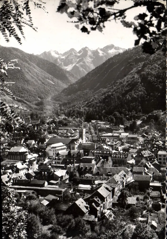 Luchon — Vista geral. Primeira neve no Port de Vence — Ed. JOYE Pau (B.P.) - Frente
