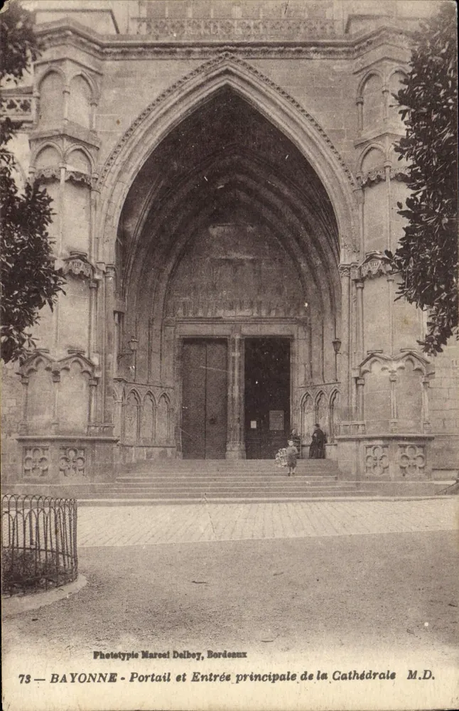 Bayonne - Portal und Haupteingang der Kathedrale — Phototypie Marcel Delbey, Bordeaux, n°73 - Vorderseite