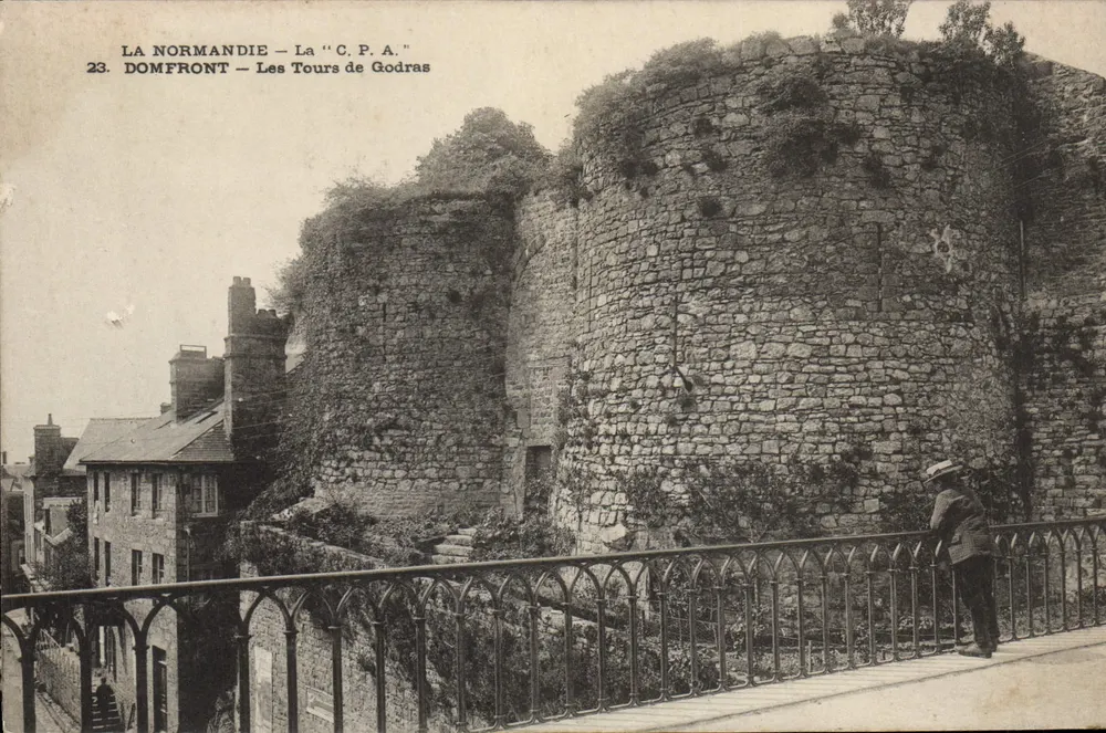 Domfront — As Torres de Godras — A 'Bilhete postal antigo' - Frente