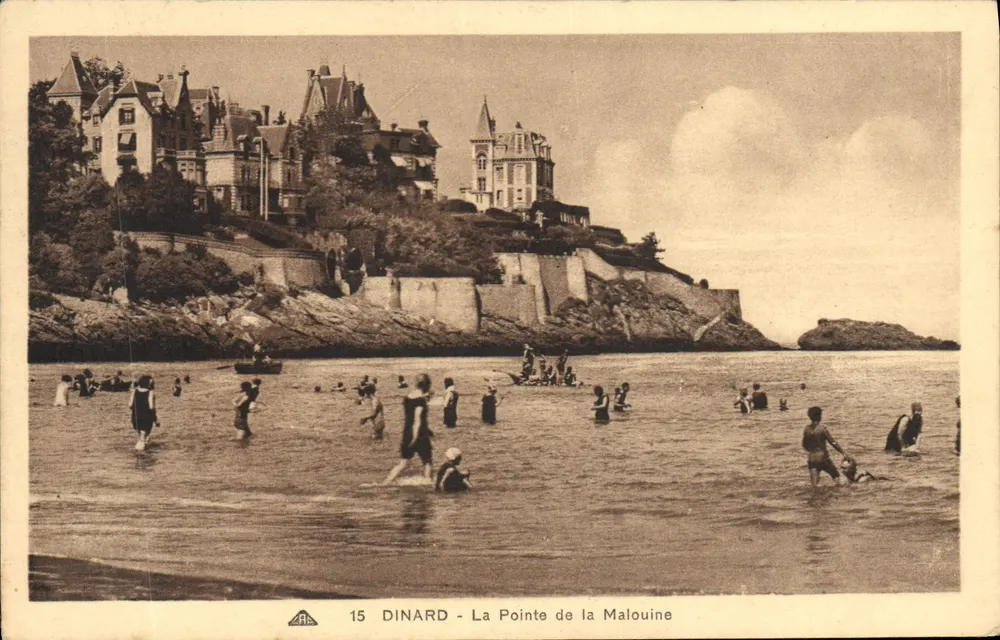Dinard - A Ponta da Malouine — vista da praia e dos edifícios na falésia — editor A.B. n°15 - Frente