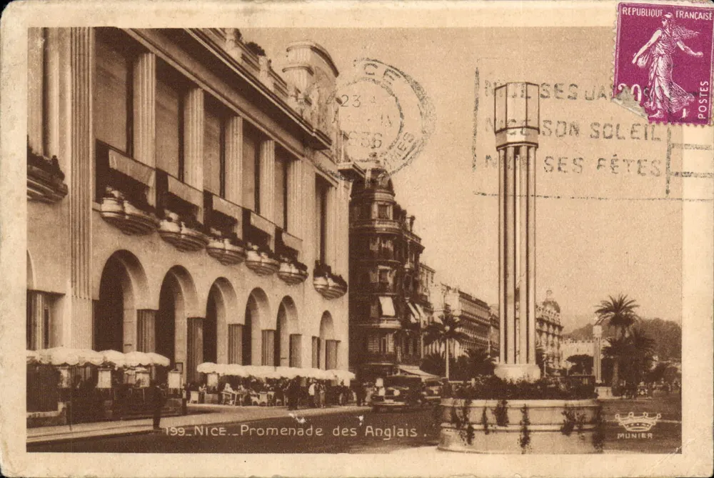 Nice - Promenade des Anglais — vue de l'hôtel de ville et du monument aux morts, éditeur MUNIER, n° 199 - Frente
