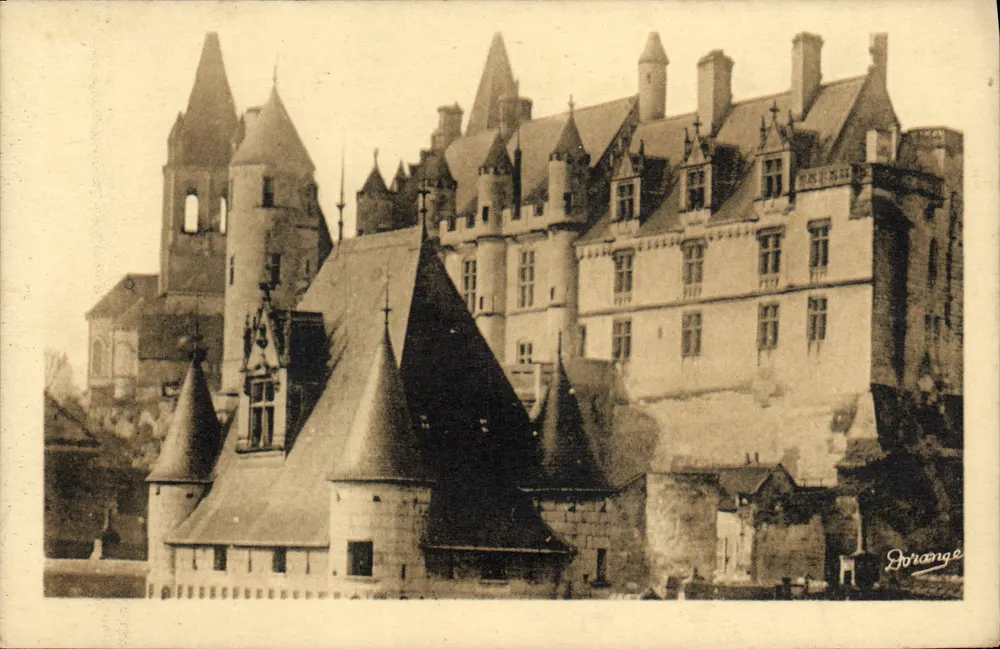 Loches — O Castelo Real — R. Dorange - Frente