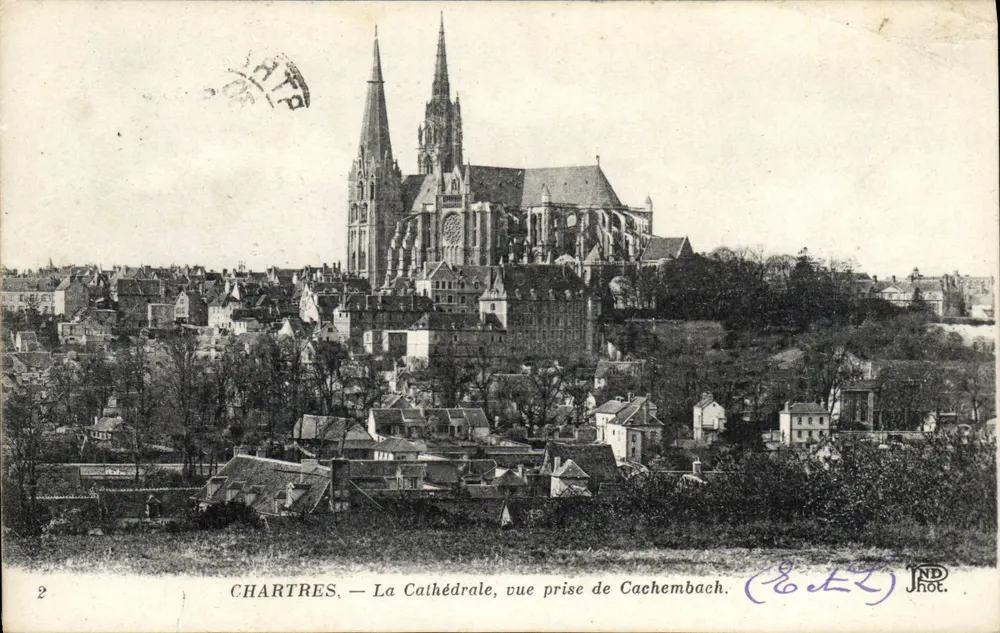 Chartres — A Catedral, vista tirada de Cachembach — Jhot. - Frente