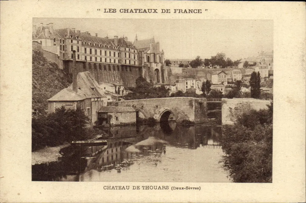 Castelo de Thouars — Deux-Sèvres — "Les Châteaux de France" - Frente
