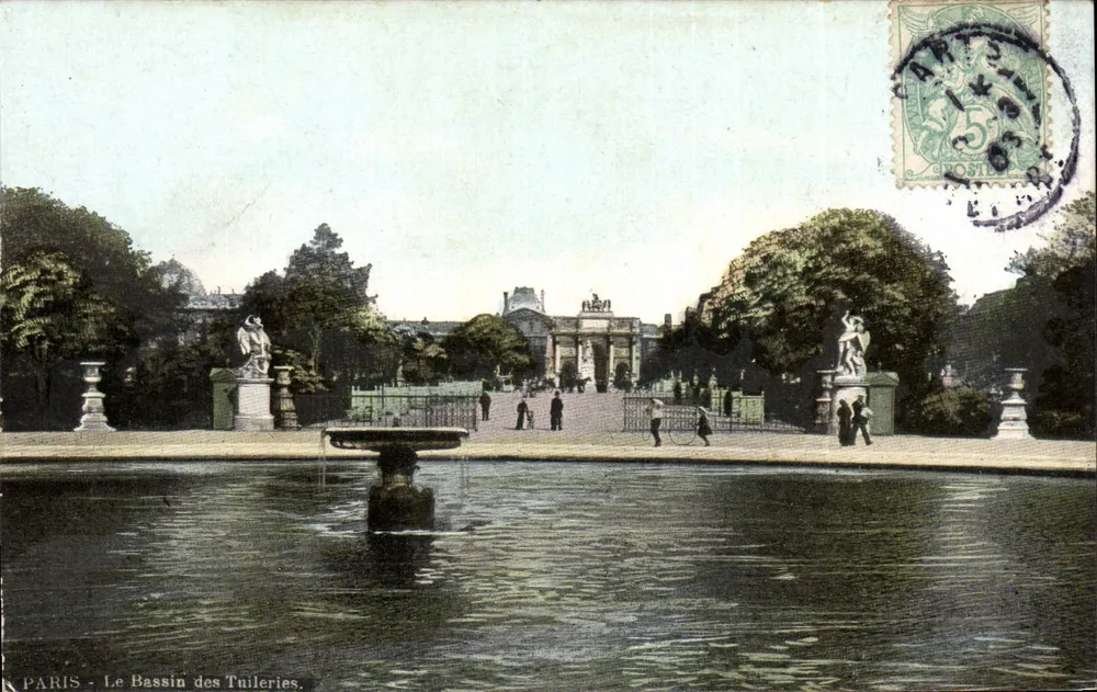 PARIS - Der Bassin der Tuileries — Ansicht des Bassins mit Fontäne und Portal — Verlag AQUA-Photo - Vorderseite
