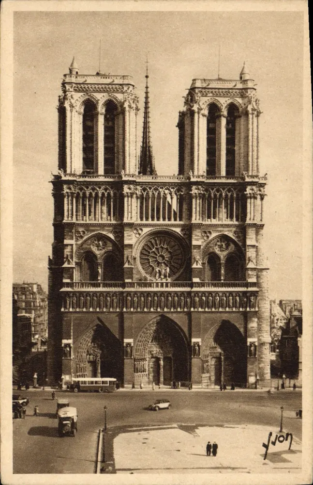 Nossa Senhora de Paris — fachada — YVON - Frente