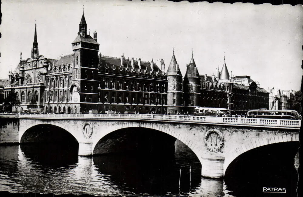 Palast der Gerechtigkeit - Die Conciergerie — Boulogne — Photo Patras - Vorderseite