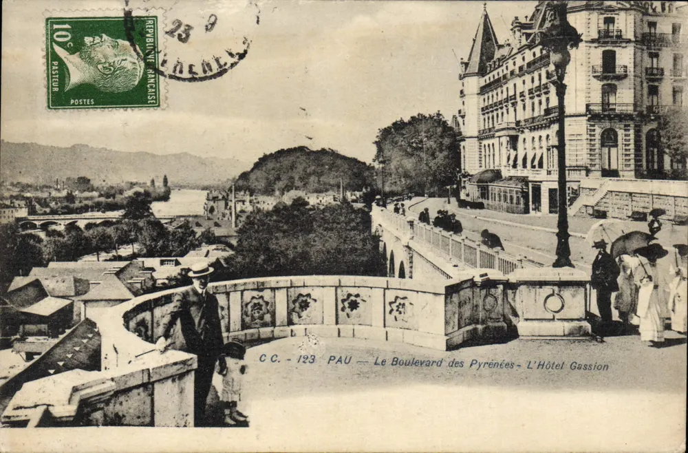 PAU — Der Boulevard des Pyrénées — Das Hotel Gassion — C.C. - 123 - Vorderseite