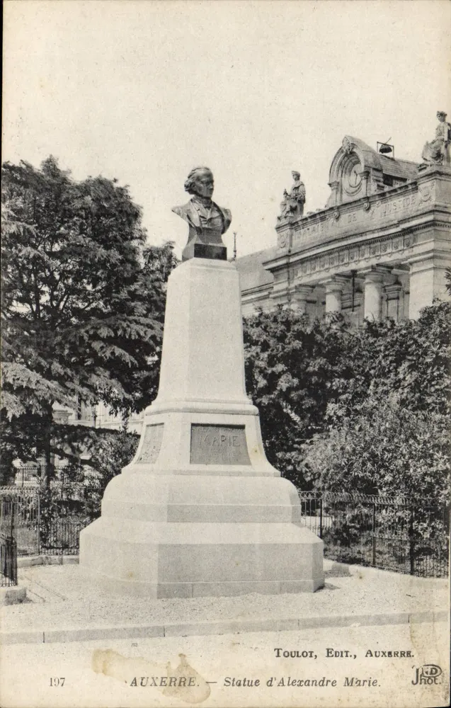 Auxerre — Estátua de Alexandre Marie — Toulot, Edit., Auxerre - Frente