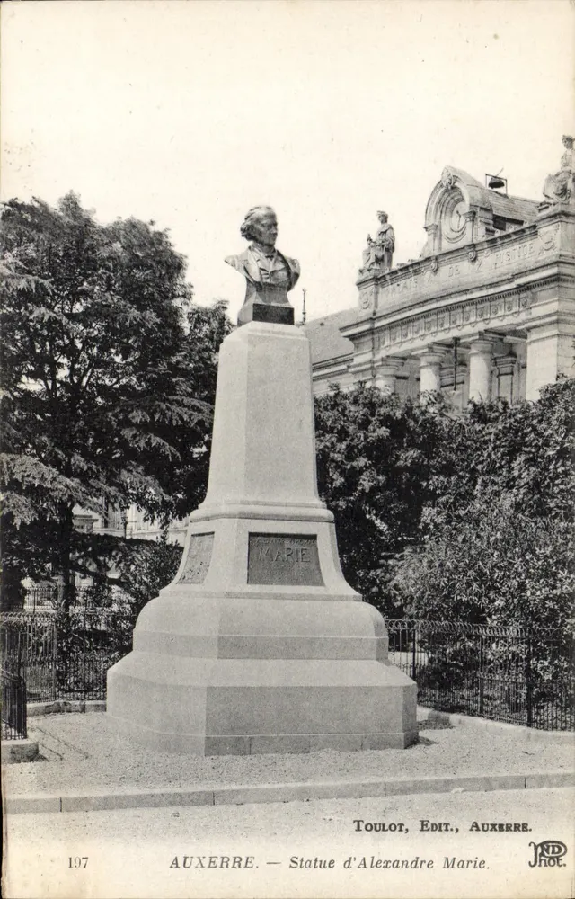 Auxerre — Estátua de Alexandre Marie — Toulot, Edit., Auxerre - Frente