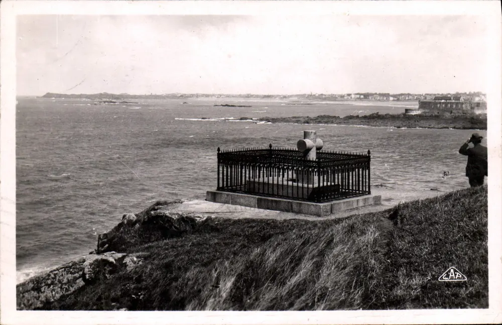 Túmulo de Châteaubriand — Saint-Malo — Réal Photo Le Toisde - Frente