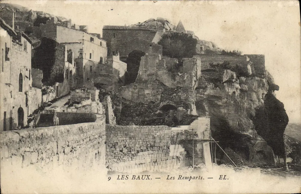 Les Baux — Os Muros — EL. - Frente