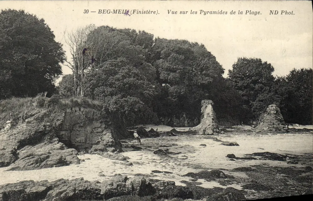 Beg-Meil (Finistère) — Vista das Pirâmides da Praia — ND Phot. - Frente