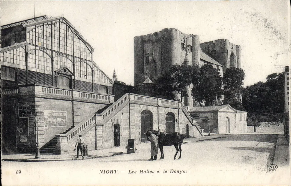 Niort — As Halles e o Donjon - Frente
