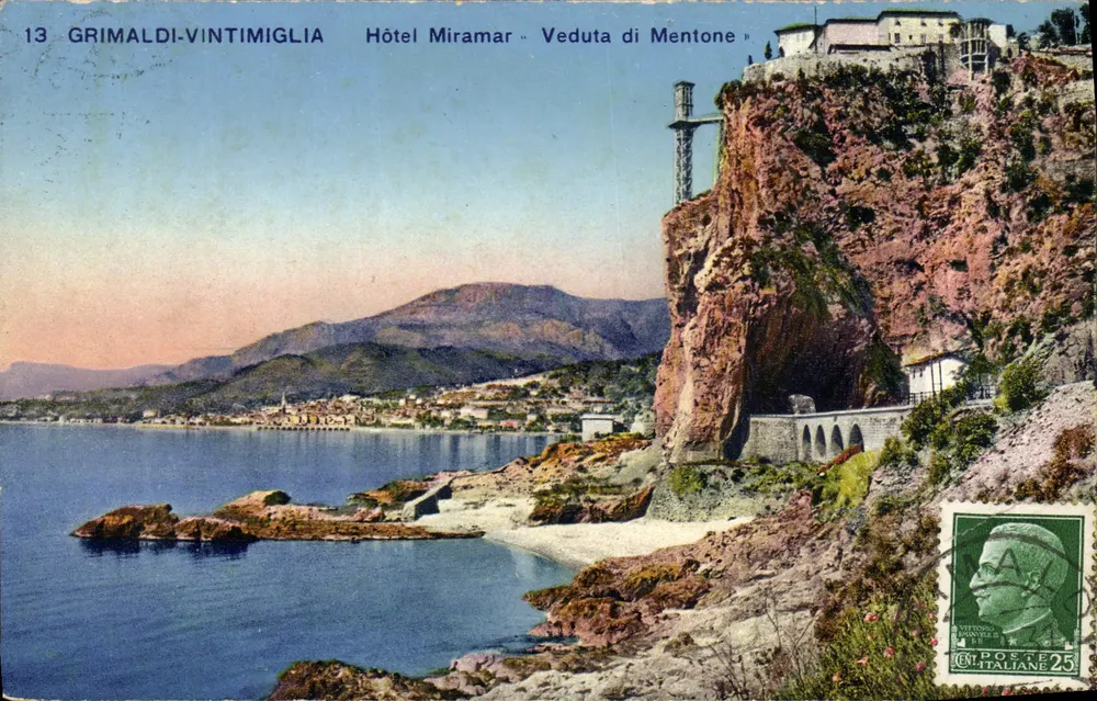 Mentone — Vista de Mentone — Hotel Miramar — Grimaldi-Vintimiglia, n°13 - Frente
