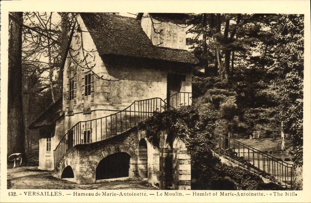 Versailles — Hameau de Marie-Antoinette — Das Mühle - Vorderseite