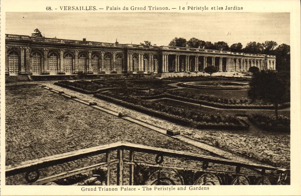 Versailles — Palast des Großen Trianon — Der Peristyl und die Gärten — Musées Nationaux - Vorderseite