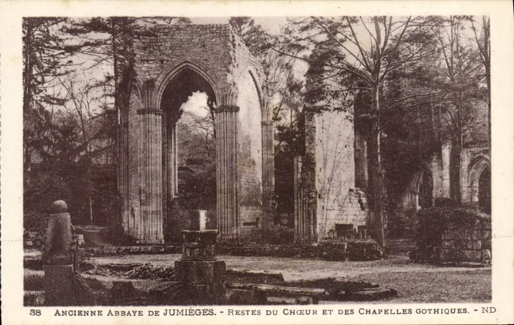 Alte Abtei von Jumièges — Reste des Chors und gotischer Kapellen — ND - Vorderseite