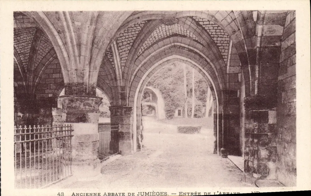 Alte Abtei von Jumièges — Eingang zur Abtei — n°43 - Vorderseite
