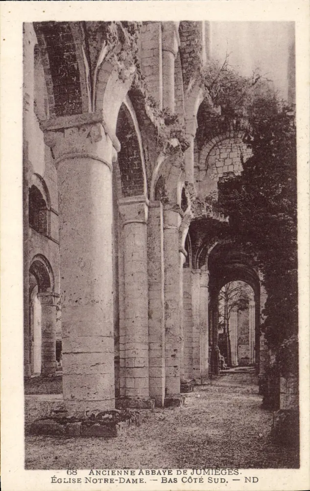 Alte Abtei von Jumièges — Kirche Notre-Dame — Südseite - Vorderseite