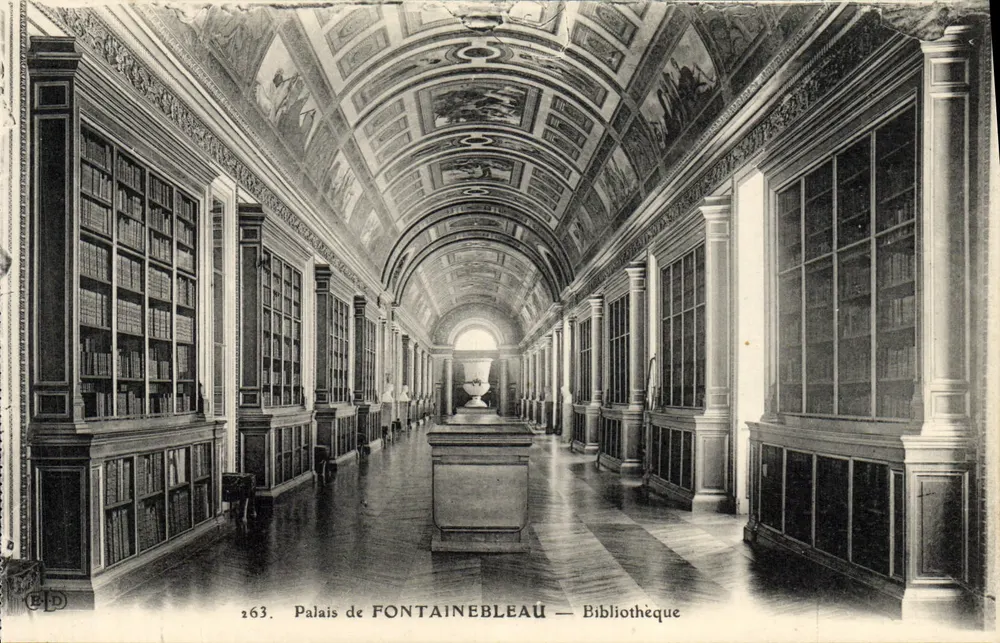 Palácio de FONTAINEBLEAU — Biblioteca - Frente