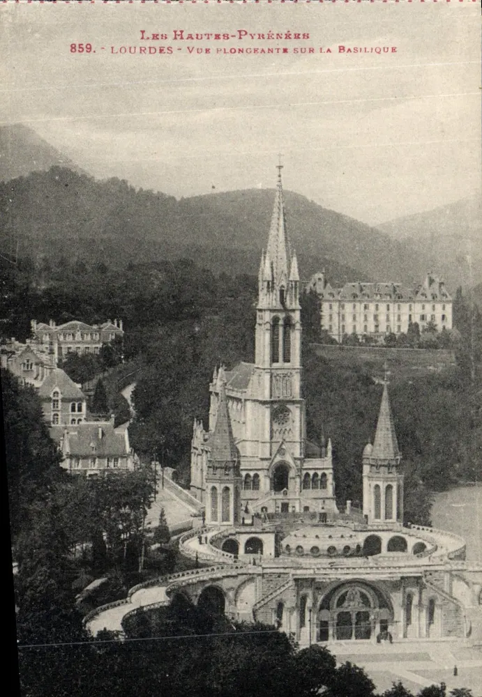 Lourdes - Vogelperspektive der Basilika — Les Hautes-Pyrénées, n° 859 - Vorderseite