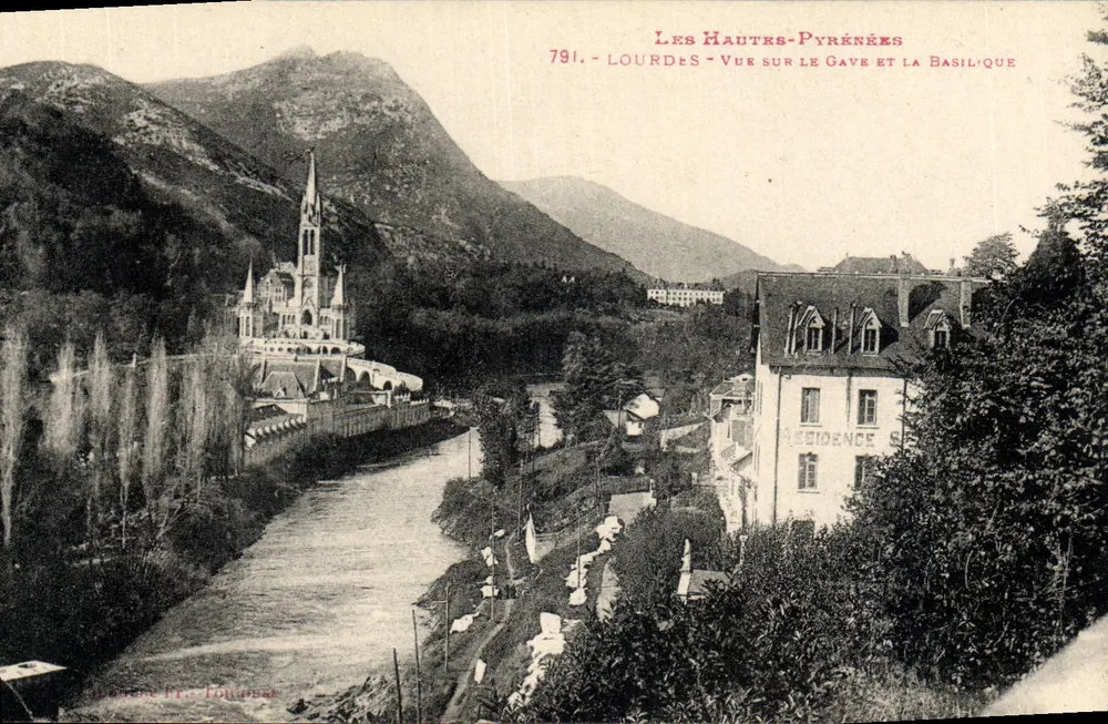 Lourdes — Ansicht des Gaves und der Basilika — Les Hautes-Pyrénées, n°791, Verlag Tournes - Vorderseite
