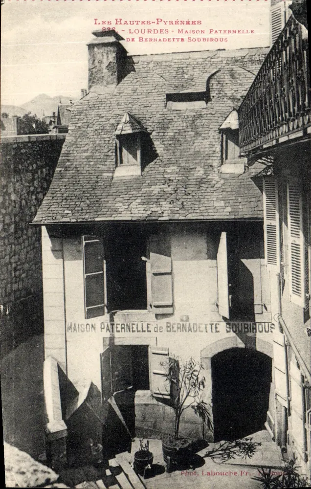 Lourdes - Paternaler Wohnsitz von Bernadette Soubirous — Foto. Labouche Fr. - Nîmes - Vorderseite