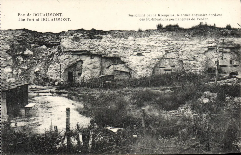 Fort de Douaumont — Apelidado pelo Kronprinz, o Pilar Angular Nordeste das Fortificações Permanentes de Verdun — editor Boffton, Verdun - Frente