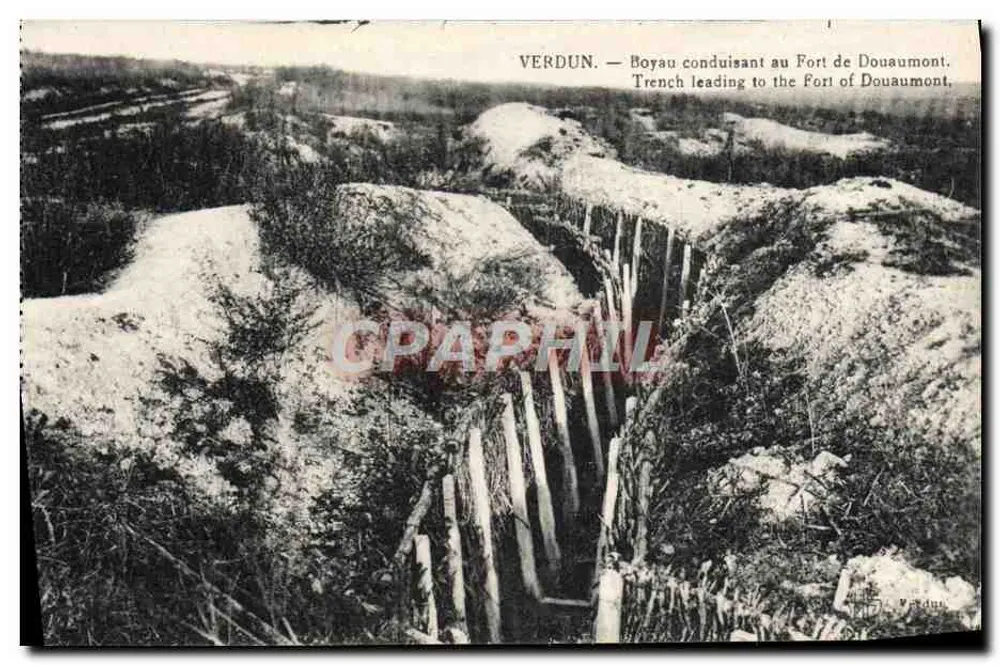 Verdun — Schützengraben, der zum Fort Douaumont führt — kein Verlag oder Nummer sichtbar - Vorderseite