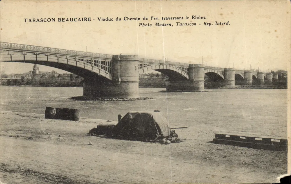Tarascon-Beaucaire — Eisenbahnviadukt über den Rhône — Photo Modern, Tarascon - Rep. Interd. - Vorderseite