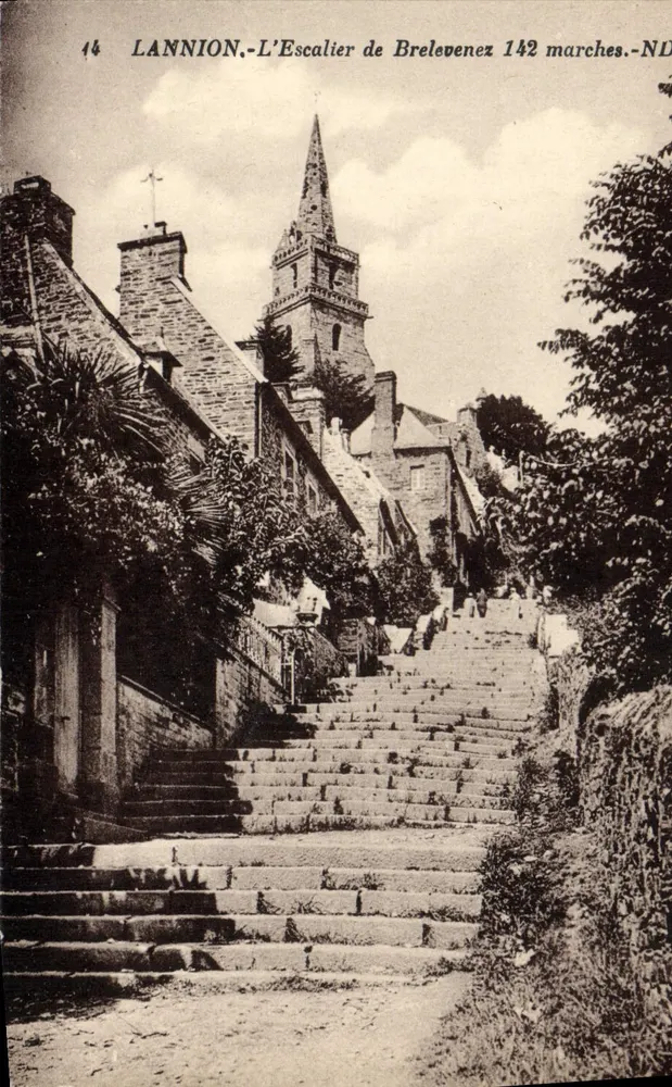 LANNION.-A Escada de Brelevenez 142 degraus.-ND - Frente