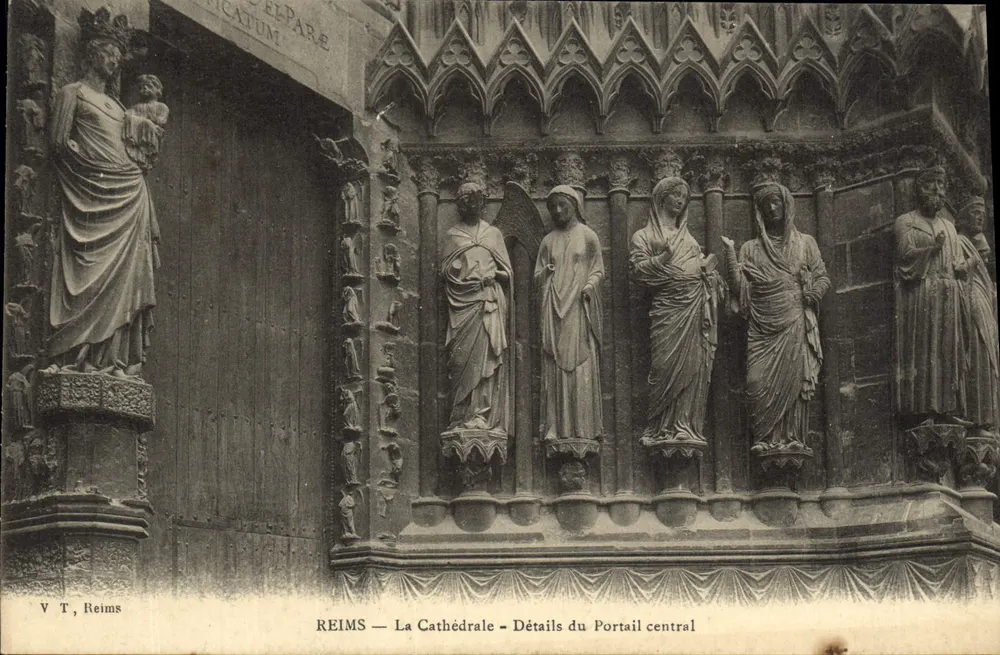 Reims — Die Kathedrale — Details des zentralen Portals - Vorderseite
