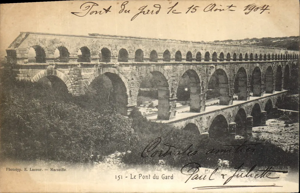 O Ponte do Gard — Vista do famoso aqueduto romano — Phototyp. E. Lacour — Marseille, n° 151 - Frente