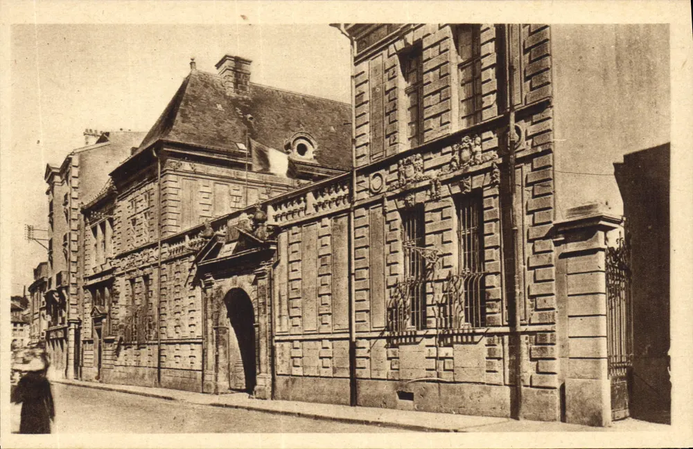 Verdun — O Hotel de Ville — editor Lévy Mont, número de série não visível - Frente