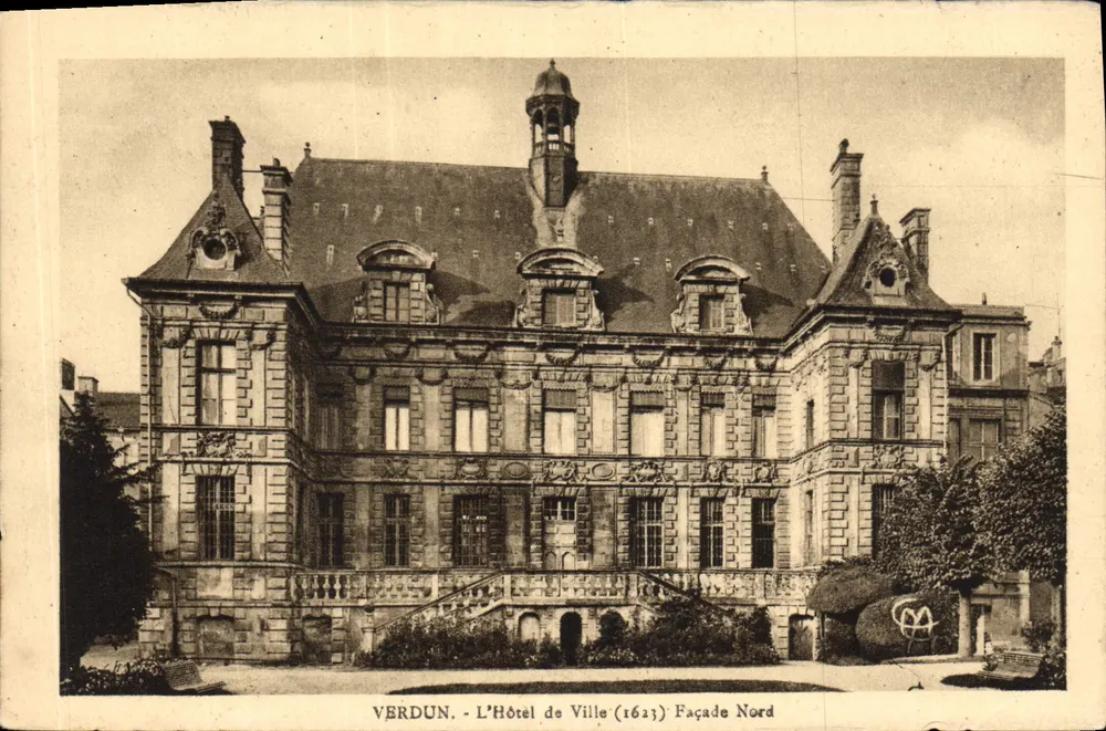 Verdun - O Hotel de Ville (1623) Fachada Norte - Frente