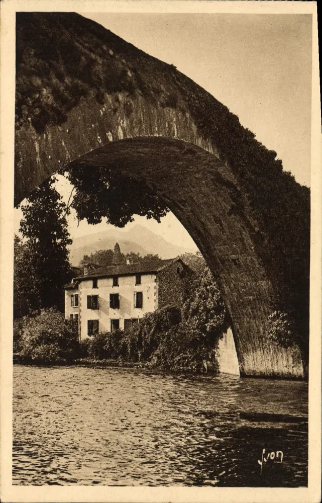 Saint-Étienne-de-Baïgorry (B. Pyrénées) — Der alte Brücke über die Nive — Les Éditions d'Art Yvon, Paris - Vorderseite