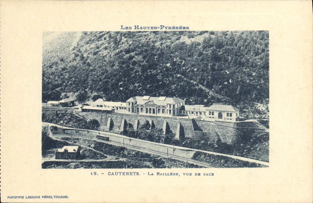 Cauterets - La Raillère, vista frontal — Altos-Pirineus — Fototipia Labouche Frères, Toulouse, n°19 - Frente
