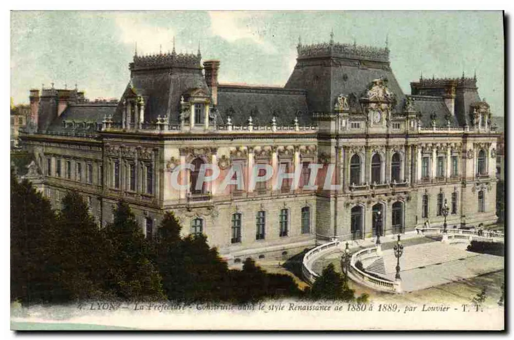 LYON — A Prefeitura — Construída no estilo Renascimento de 1880 a 1889, por Louvier — T. T. - Frente