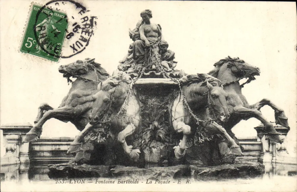 LYON — Fontaine Bartholdi — La Façade — E. R. - Frente