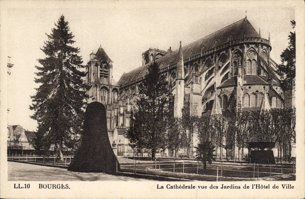 Bourges — Die Kathedrale aus den Gärten des Rathauses gesehen — LL.10 - Vorderseite