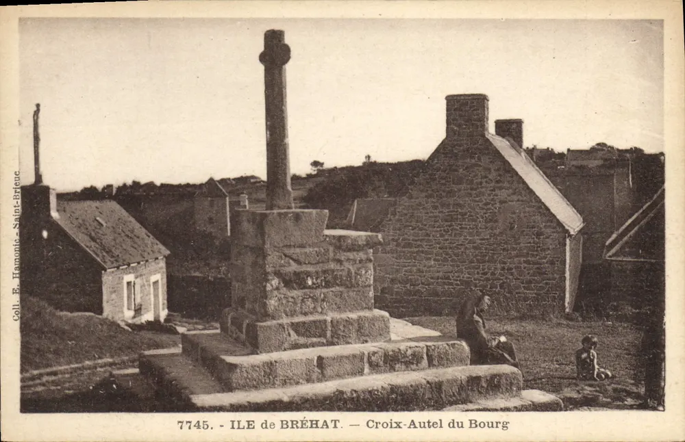 Ilha de Bréhat — Cruz-Autel do Bourg — Coleção E. Hamonic-Saint-Brieuc, n° 7745 - Frente